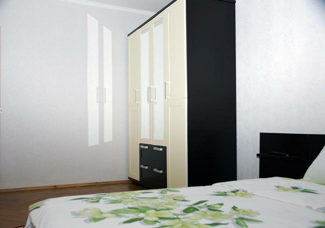 Уютная, Благоустроенная 2-Комнатная Квартира, Wifi Apartamento Babruisk Exterior foto